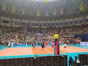 ببینید | حضور مسئولان کاروان ورزش ایران در سالن مسابقه والیبال و تشویق ملی پوشان کشورمان