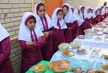 تصویر منوی لاکچری یک مدرسه غیرانتفاعی؛ بالاخره آموزش‌وپرورش نظارت می‌کند یا نه؟/ پاسخ متناقض مقامات