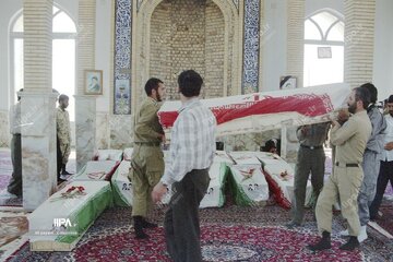 عکس های منتشر نشده از تبادل پیکر شهدای دفاع مقدس در سال ۱۳۷۴