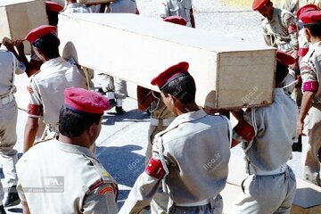 عکس های منتشر نشده از تبادل پیکر شهدای دفاع مقدس در سال ۱۳۷۴