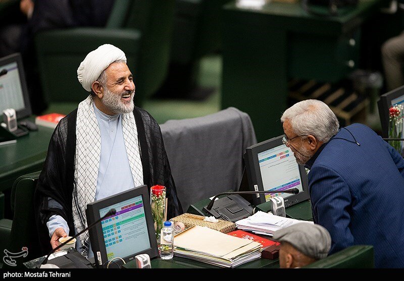 حال خوش آتش زننده برجام در مجلس +عکس