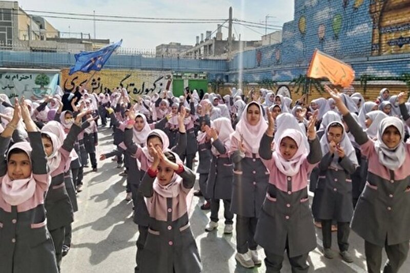 از آقامون جنتلمنه تا دافی؛ همه آهنگهایی که باعث اخراج مدیر یا معلم شد