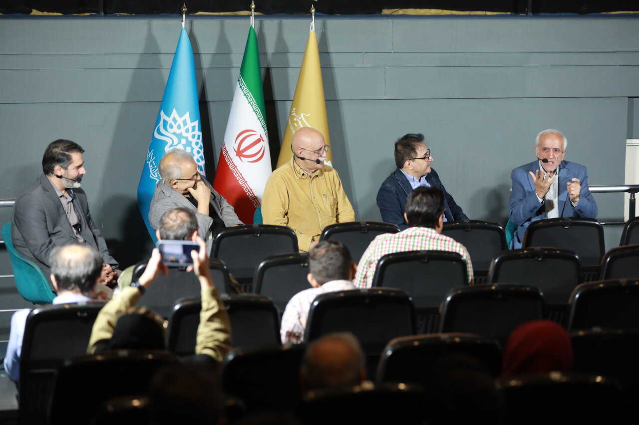 سینما پس از انقلاب یواشکی بود/ در تشکیل خانه سینما انوار گفت اینها پررو میشوند/سخنان امام (ره) حکم اعدام سینما را ملغی کرد!