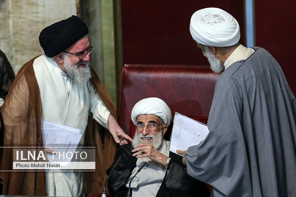 خنده های جنتی روی صندلی ریاست +عکس