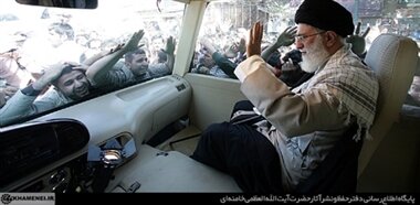 چه کسی ماشین حامل آیت الله خامنه ای را چپ کرد؟