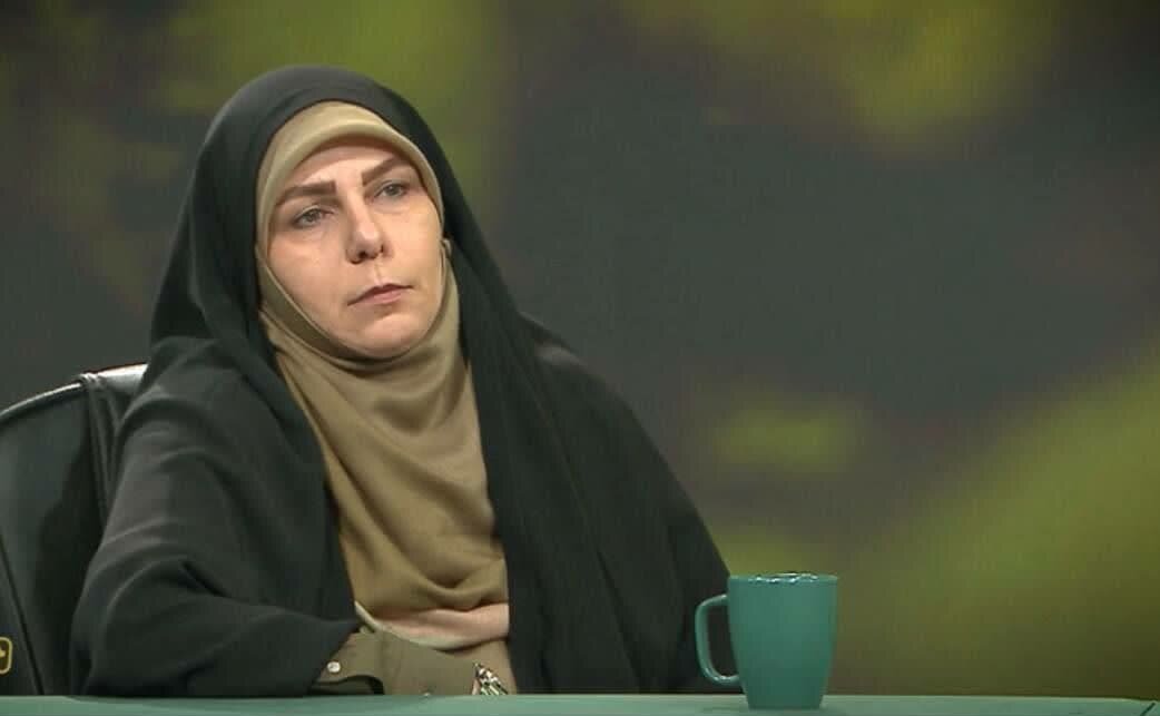 عشق بازی دختر فرمانده محبوب سپاه با یک لباس خاص