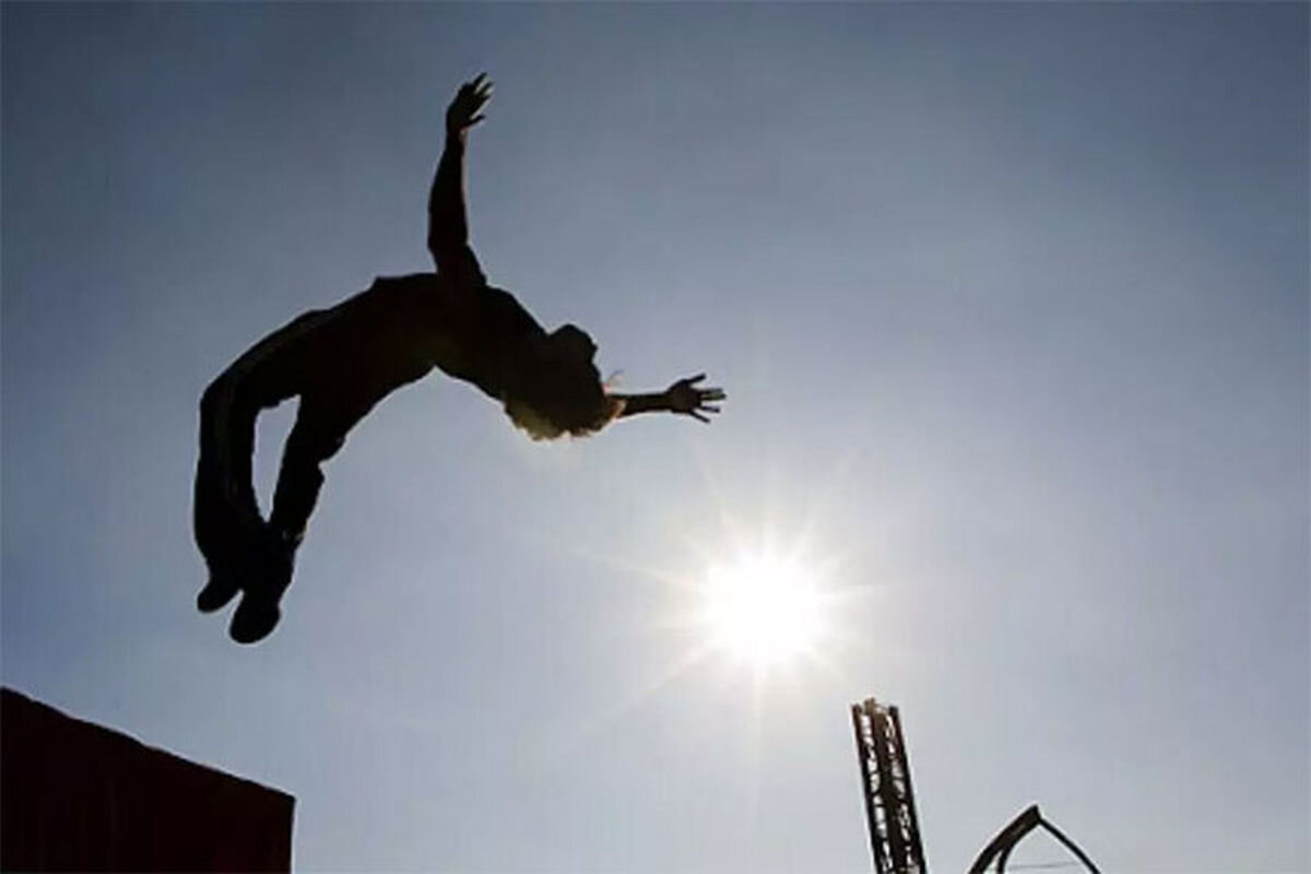 ببینید | اقدام خطرناک یک پارکورباز در متروی تهران!