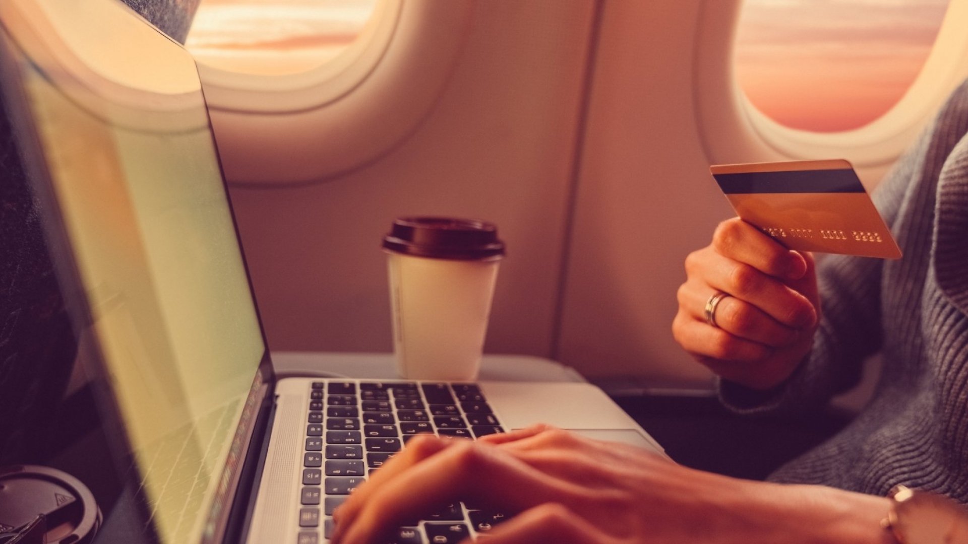 با خرید بلیط هواپیما از سفرمارکت به سراسر دنیا سفر کنید