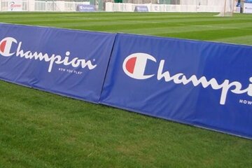 عکس | تغییر تبلیغات دور زمین در مسابقه پورتو توسط صداوسیما