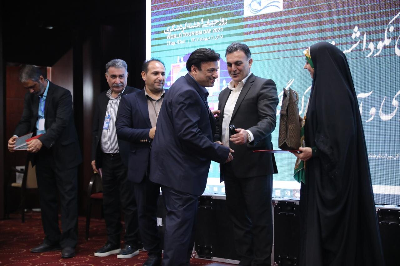 آیین نکوداشت روز جهانی جهانگردی و آغاز هفته گردشگری در اهواز برگزار شد