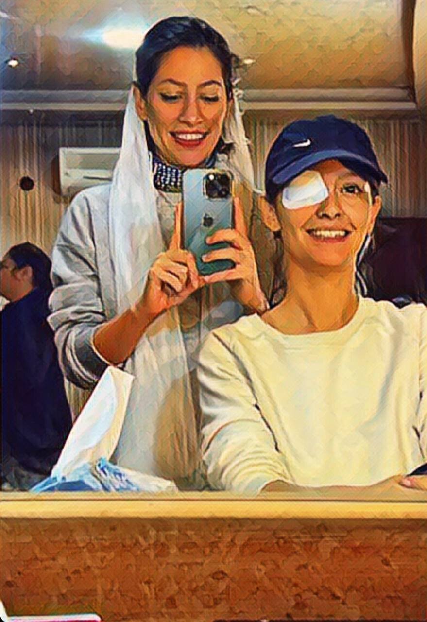 عکس | سلفی خندان بازیگر معروف زن سریال پوست شیر در کنار خواهرش در پشت صحنه