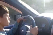 ببینید | این ویدیو توجه دنیا را به خود جلب کرد؛ رانندگی ۴۰ ساعته پسر ۱۲ ساله برای نجات خانواده‌اش از جنگ آذربایجان