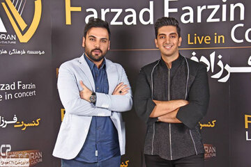 عکس | تصویر جالب از دوران جوانی احسان علیخانی در کنار فرزاد فرزین با صورت اصلاح‌شده