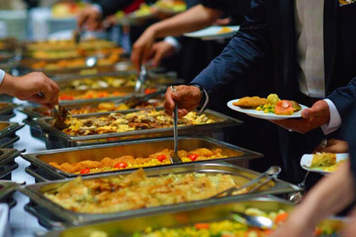 ببینید | پخش غذا در سلف دانشگاه شیراز با هوش مصنوعی!