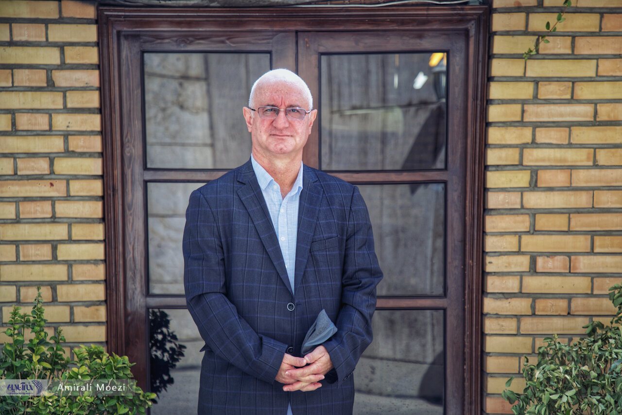 بگلریان: اگر لاریجانی رجل سیاسی نیست پس کیست؟ /نمایندگان اقلیت ویترین مجلس نیستند