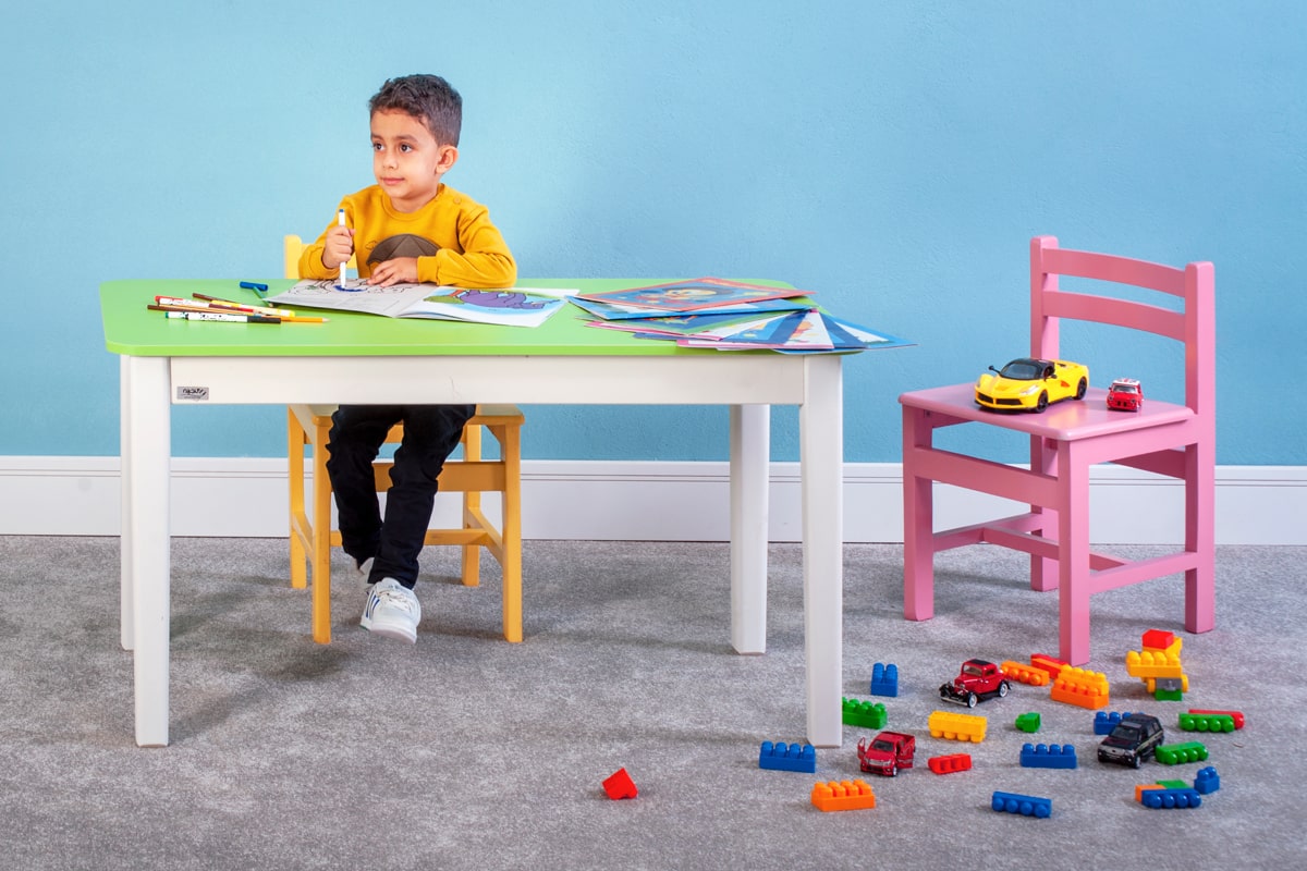 ارتفاع مناسب میز تحریر برای بزرگسالان و کودکان