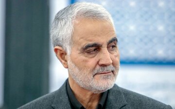 عکس | تصویری جالب از روزهای جوانی حاج قاسم سلیمانی با کفش آلاستار در دوران جنگ عکس | تصویری جالب از روزهای جوانی حاج قاسم سلیمانی با کفش آلاستار در دوران جنگ