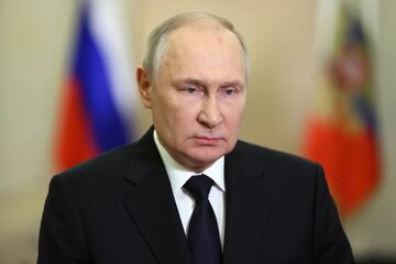 لکه مشکوک روی سر پوتین؛ حال رهبر روسیه خوب نیست؟/عکس
