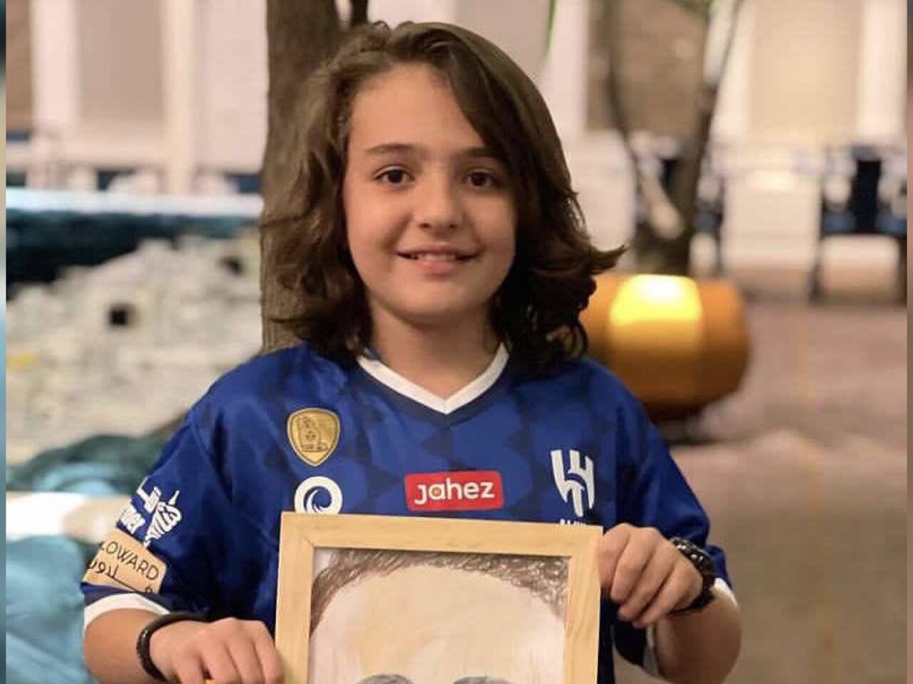 ببینید | نیمار آرزوی دختر ایرانی را در فرودگاه امام برآورده کرد؛ لبخندهای شیرین در کنار ستاره برزیلی