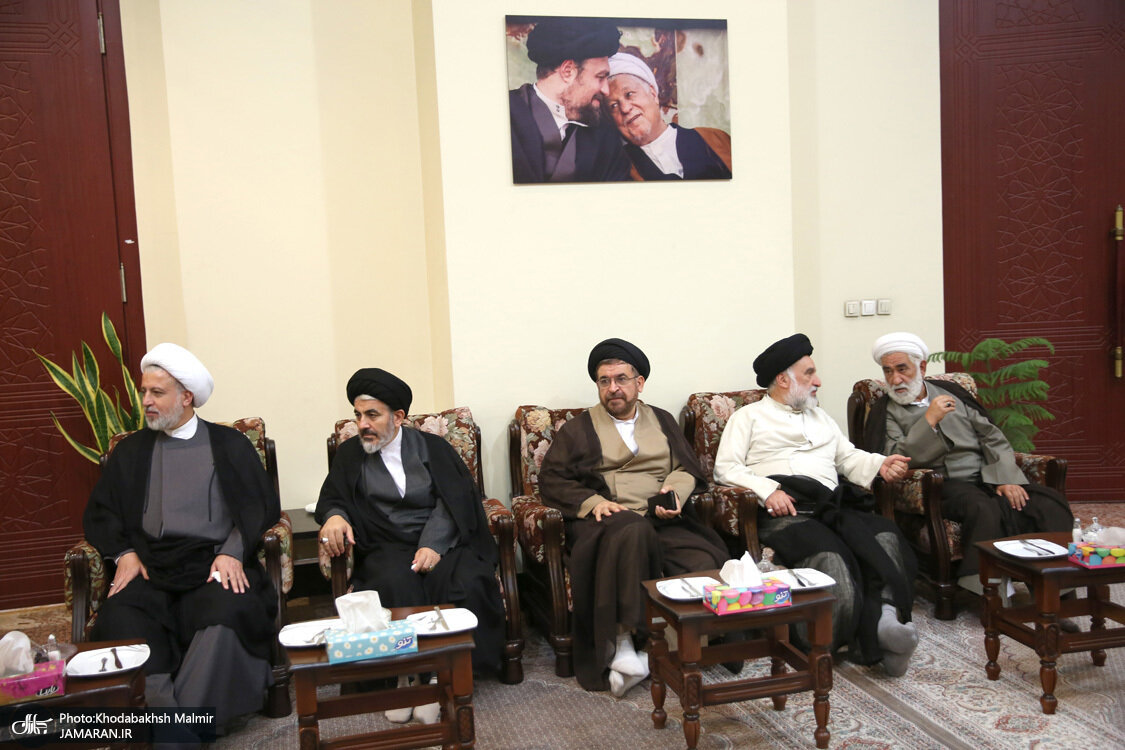 عکس دیدنی از رابطه صمیمی و عاطفی آیت الله هاشمی و سیدحسن خمینی