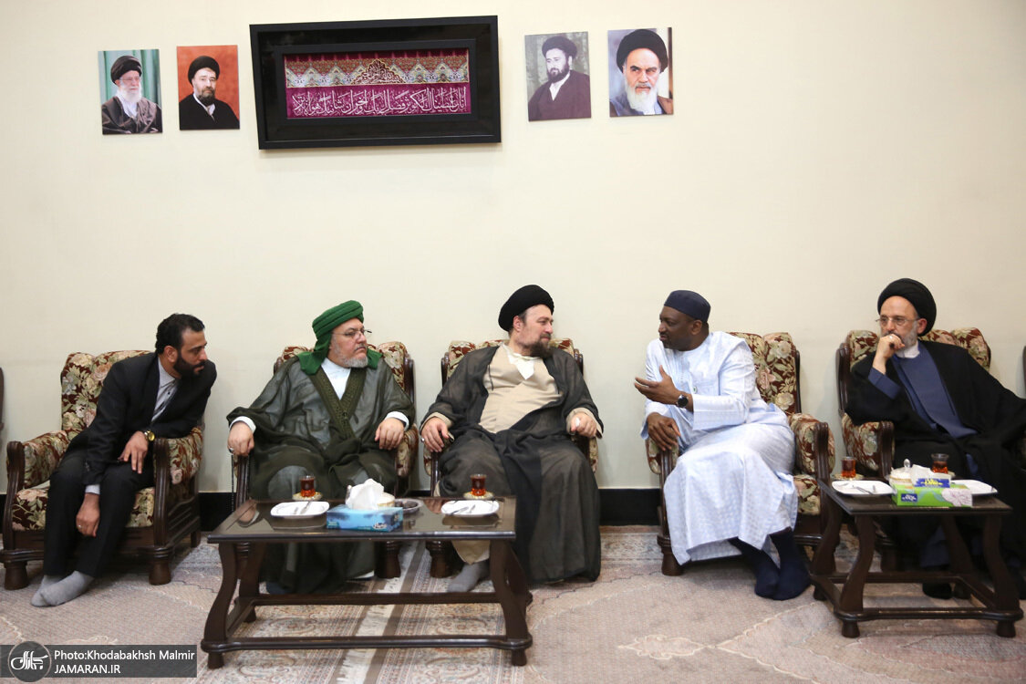 عکس دیدنی از رابطه صمیمی و عاطفی آیت الله هاشمی و سیدحسن خمینی