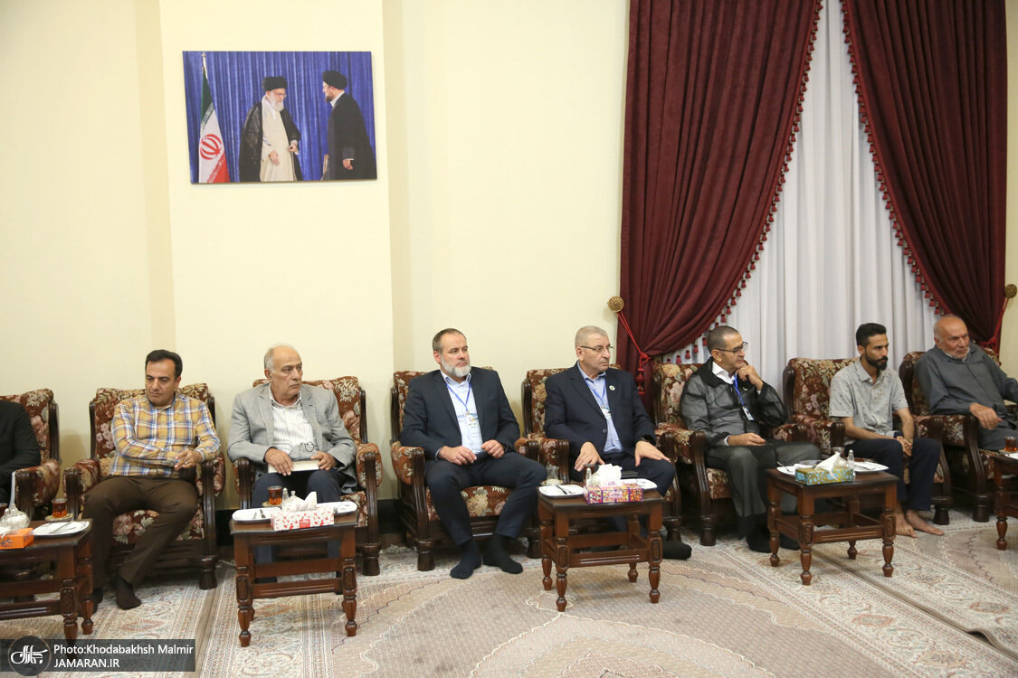 عکس دیدنی از رابطه صمیمی و عاطفی آیت الله هاشمی و سیدحسن خمینی