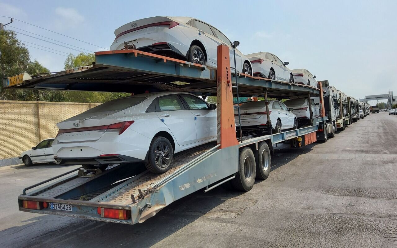 - بیش از یکهزار خودرو خارجی از بندر شهید باهنر وارد شد