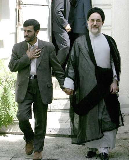 خوش و بش گرم و صیمیمی احمدینژاد و خاتمی در جوانی +عکس