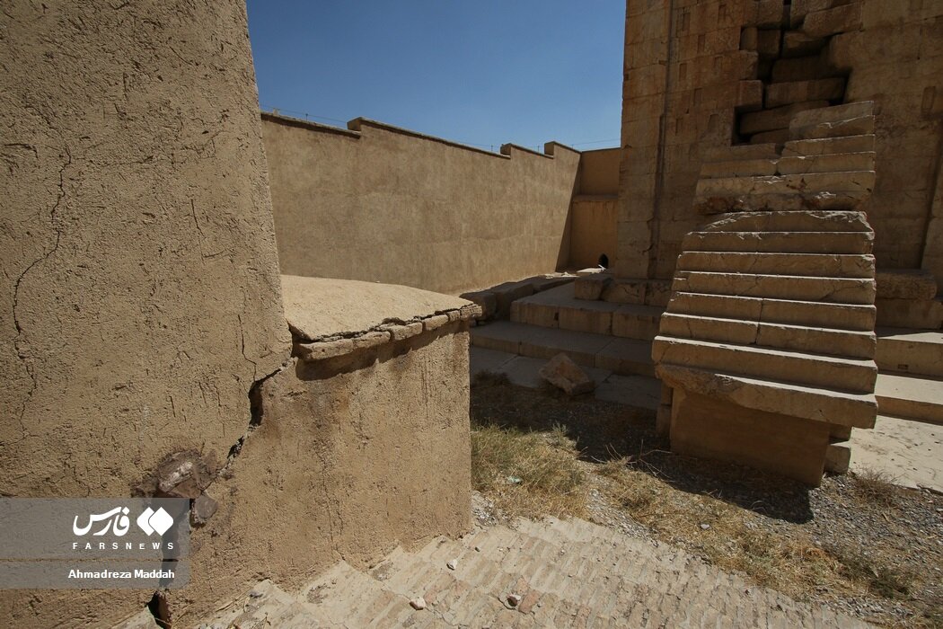 آسیب جدی به آثار باستانی «نقش رستم» / عکس