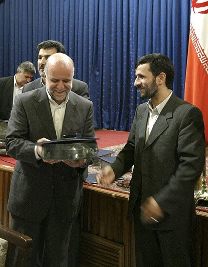 عکس قدیمی و خاص از خنده‌های احمدی‌نژاد و زنگنه کنار هم