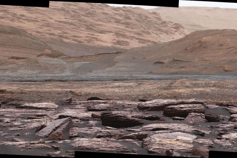 پدیدار شدن چهرههای آشنا در مریخ / انسانی که در سیاره سرخ نشسته است/ عکس