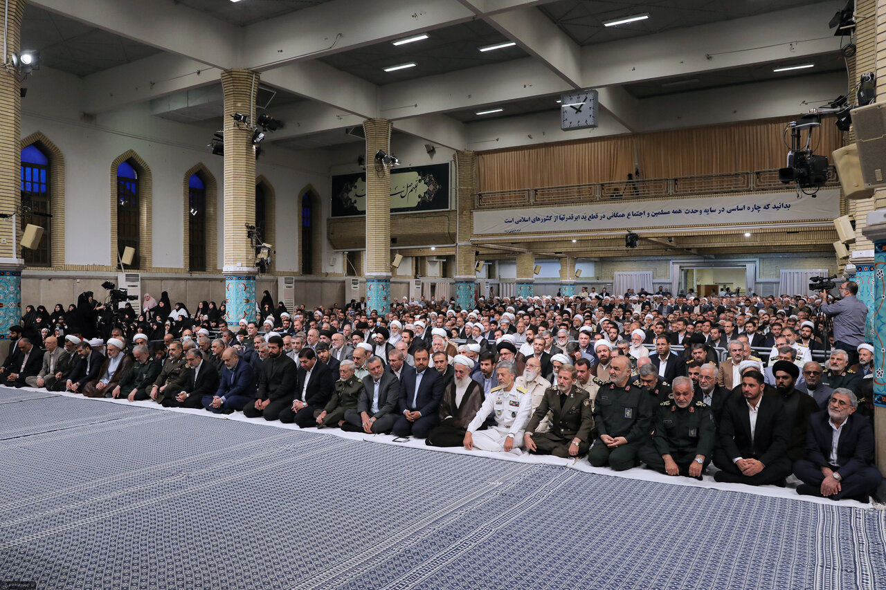 سردار قاآنی با پوشش غیر نظامی در دیدار با رهبری +عکس