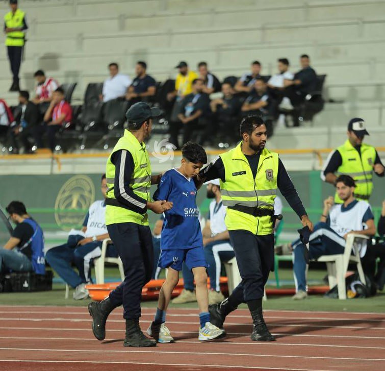 عکس| جیمی جامپ خردسال با لباس الهلال در آزادی