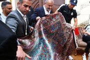 ببینید | فرش گران‌بها اهدایی باشگاه پرسپولیس در خانه کریستیانو رونالدو پهن شد