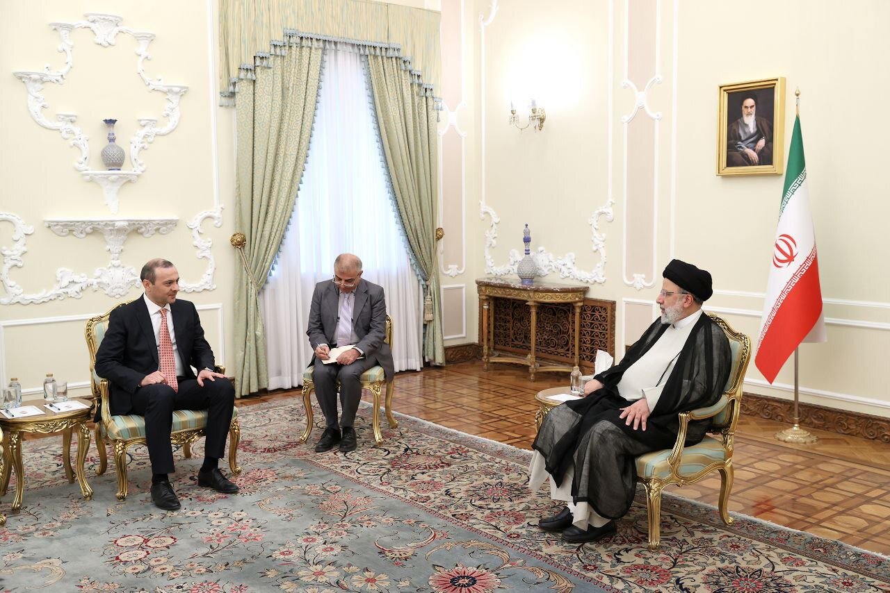 دیدار ابراهیم رئیسی با نمایندگانی از آذربایجان و ارمنستان/ ایران میانجی می‌شود؟ +عکس