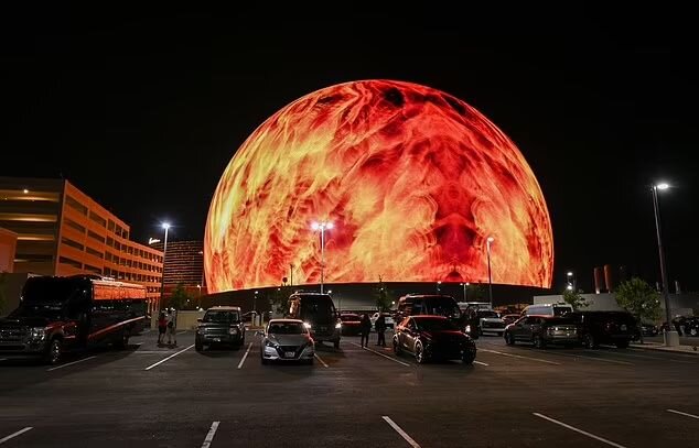 جلوههای بدیع و شگفتانگیز بزرگترین نمایشگر کروی جهان/ عکس