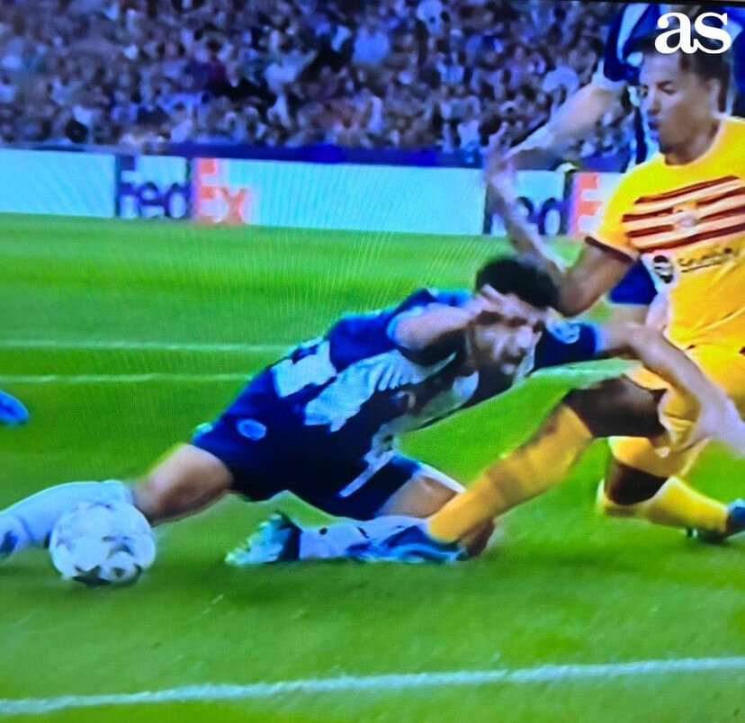 عکس| فریم به فریم با برخورد جنجالی طارمی در محوطه جریمه بارسا