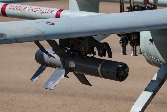 قدرت نمایی پهپادهای رزمی، انهدامی و مراقبتی ارتش / دشمنان آماده وجوه پنهان قدرت نیروهای مسلح جمهوری اسلامی ایران باشند 5