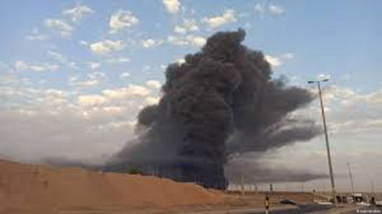 آتش‌سوزی مهیب در کارخانه‌ای در بناب/ عکس