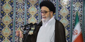 امام جمعه تبریز: هویت ملت ایران با استقلال و استکبارستیزی تعریف می‌شود