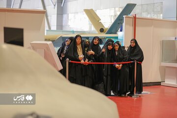 بازدید بانوان راوی پیشرفت از نمایشگاه هوافضا سپاه
