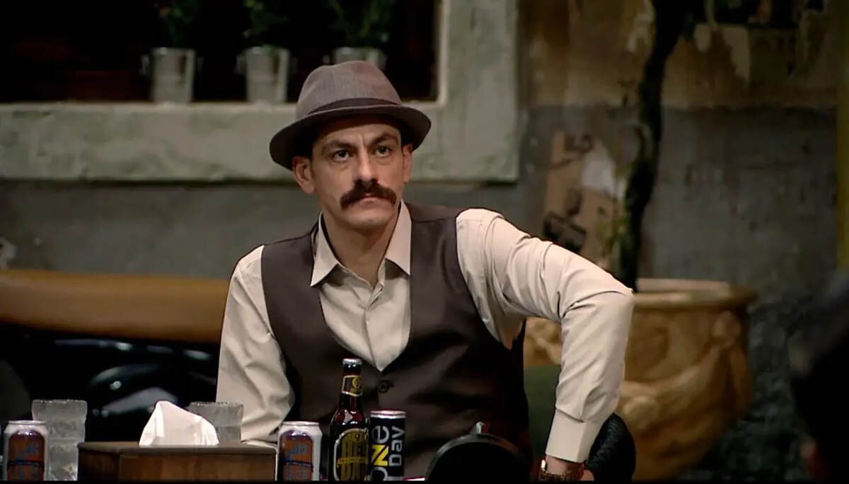 ببینید | شوخی خنده‌دار محمد شعبانپور با بینی خود؛ جا نشدن پشت ماسک!