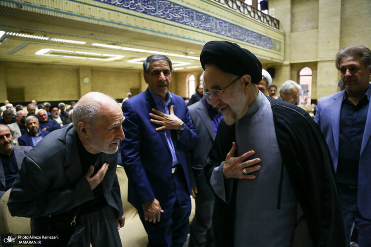 محمد خاتمی به مراسم عزای اصلاح‌طلب معروف رفت/ جهانگیری، نوبخت،بهزاد نبوی و محسن هاشمی هم آمدند+عکس
