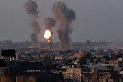 ببینید | لحظه بمباران گذرگاه رفح واقع در مرز غزه و مصر توسط جنگنده‌های اسرائیل