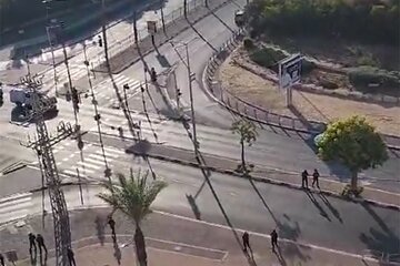 لحظه فرود تکاوران مقاومت با پاراگلایدر در سرزمین‌های اشغالی/عکس