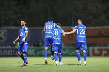 استقلال از تهران کوچ میکند