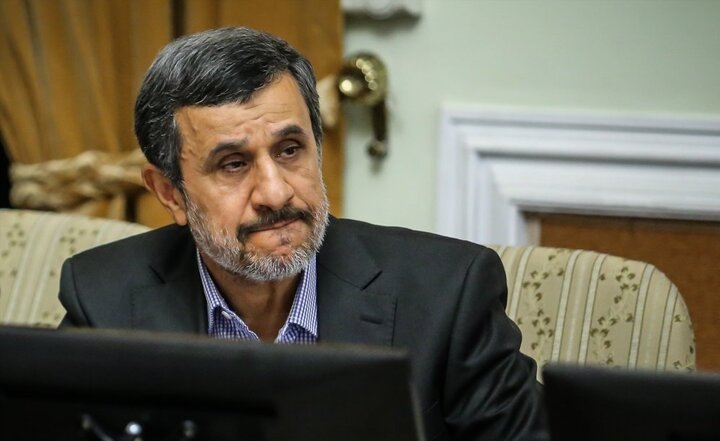 امیری فر: واکنش احمدی نژاد به حمله سپاه به اسرائیل برای رفع تکلیف بود /امیدوارم سرعقل بیاید