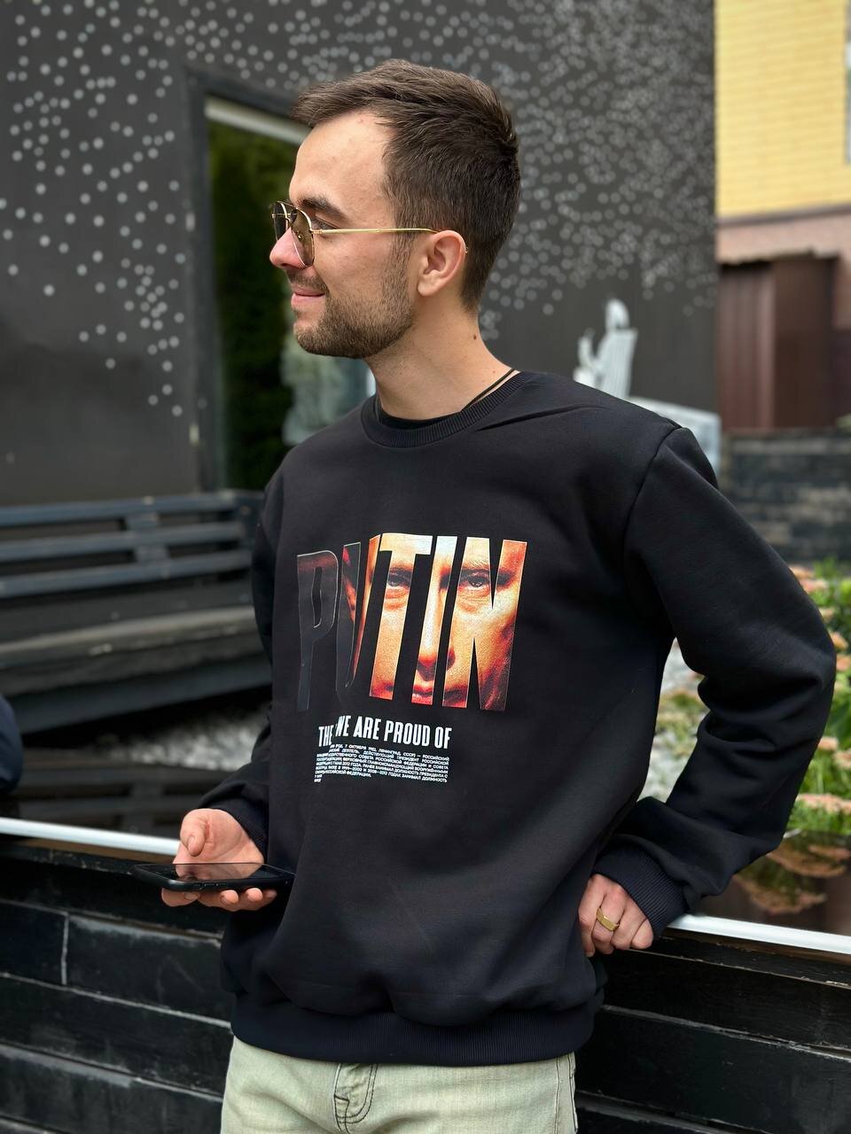 لباسهای طرح پوتین بر تن دختران و پسران!/عکس