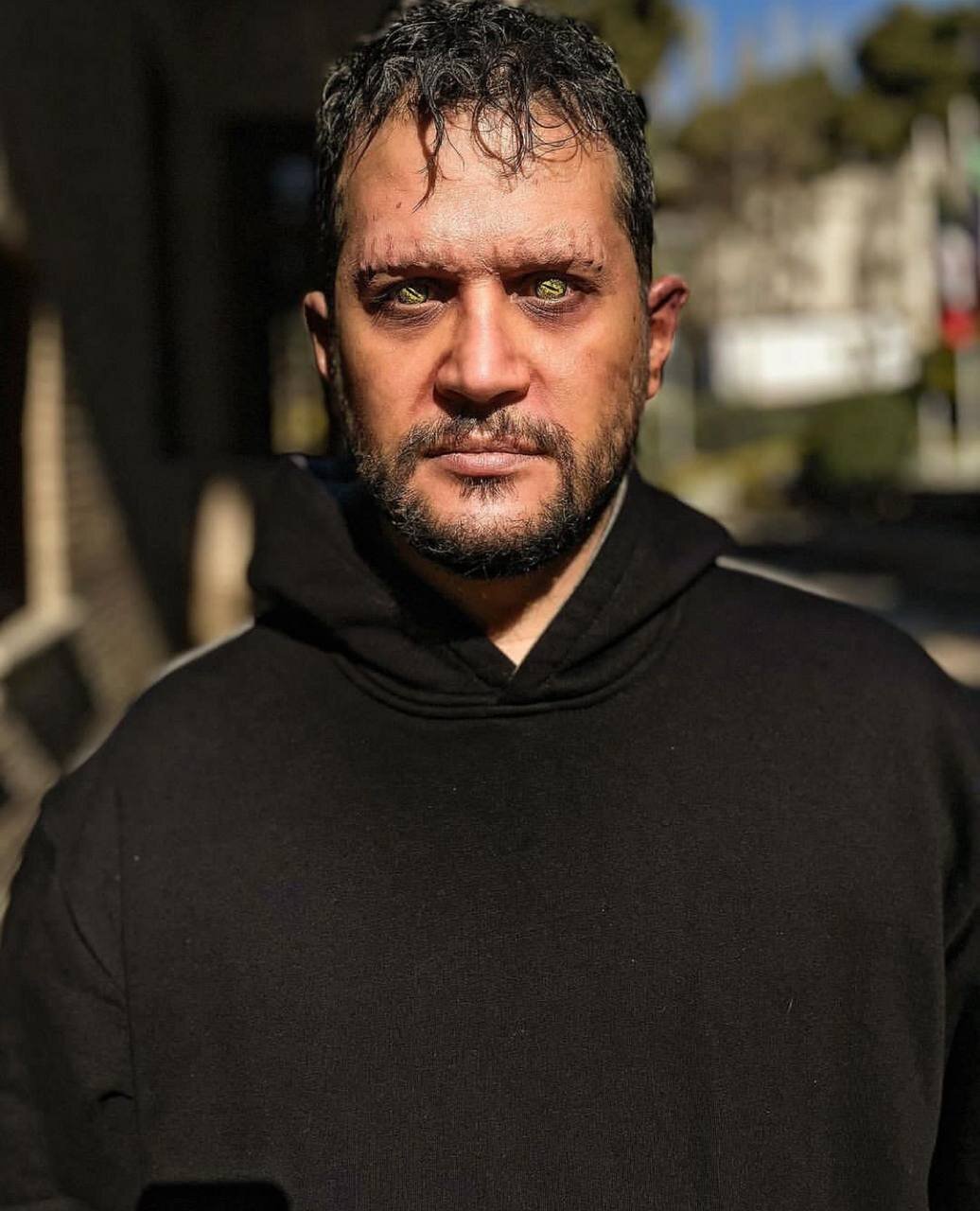 عکس | گریم ترسناک سیاوش خیرابی برای فیلم جدیدش؛ چشمهای مار!