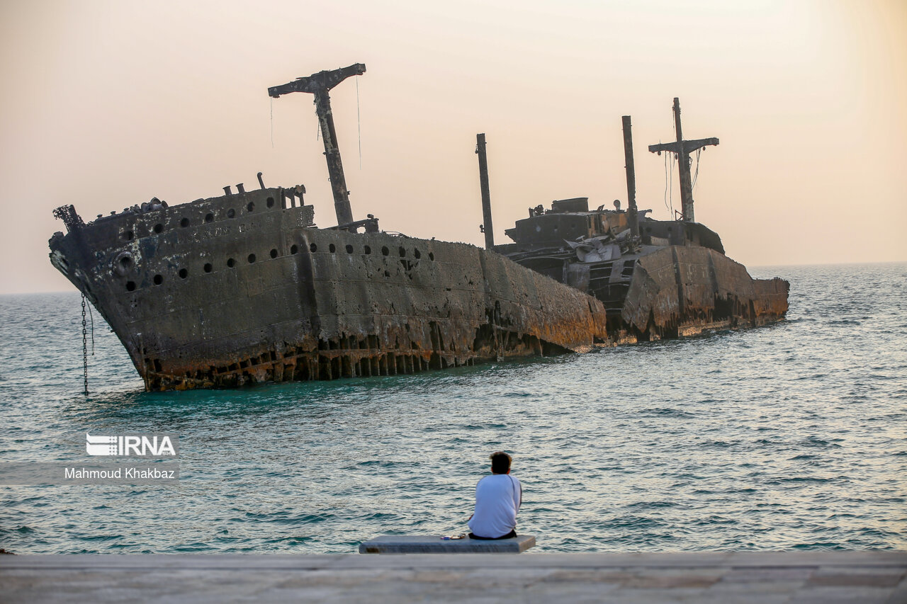 مرگ خاموش کشتی یونانی/ عکس